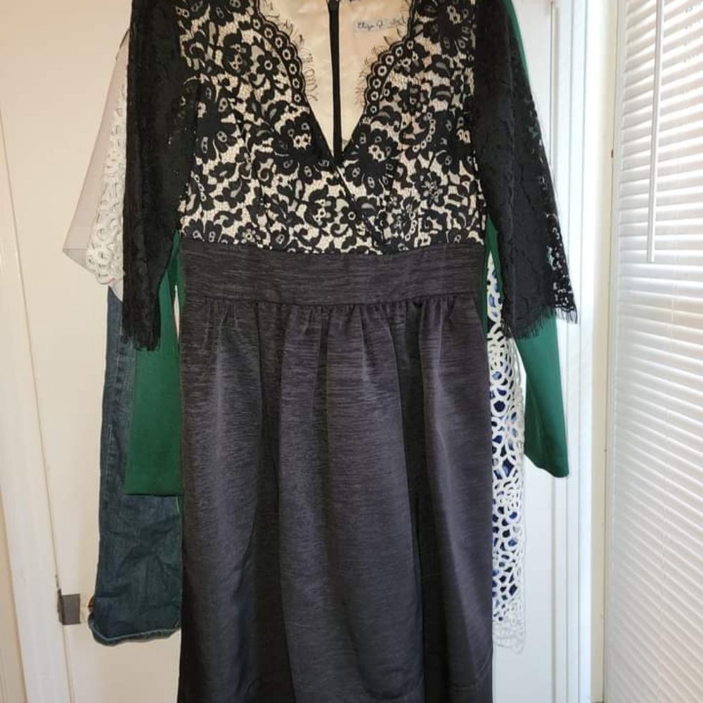 Dress 3_4  sleeves worn one very pretty and elegant